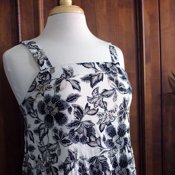 NWT Old Navy Tiered Sun Dress Size S - Picture 3 of 9